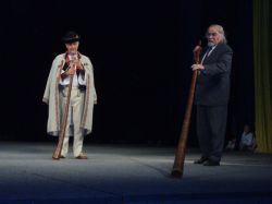 Zľava Bartolomej Gernát a Mgr. Pavol Kužma, dlhoroční priatelia a hlavné postavy podujatia o tradičných ľudových hudobných nástrojoch - výrobca a vedec