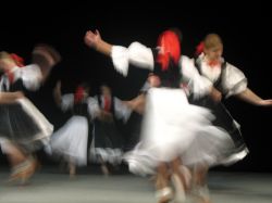 ...pri krásnom vírení kysuckých krojov sa mu nemožno čudovať