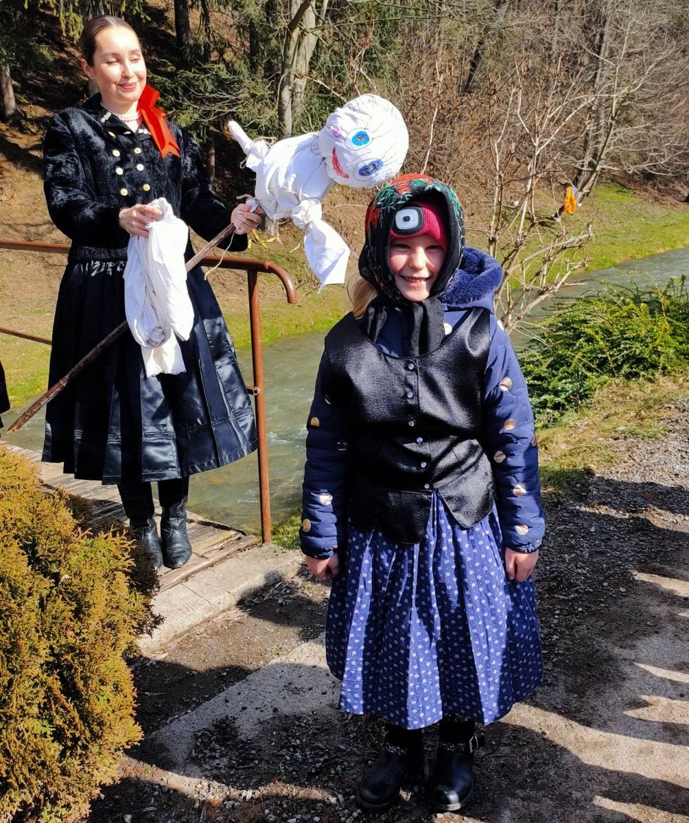 Kráľovná v kroji