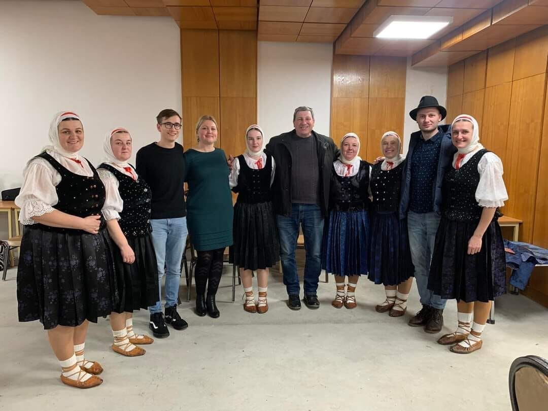 Spoločná foto súťažiacich a Mária Čanecká z KKS v Čadcijpg