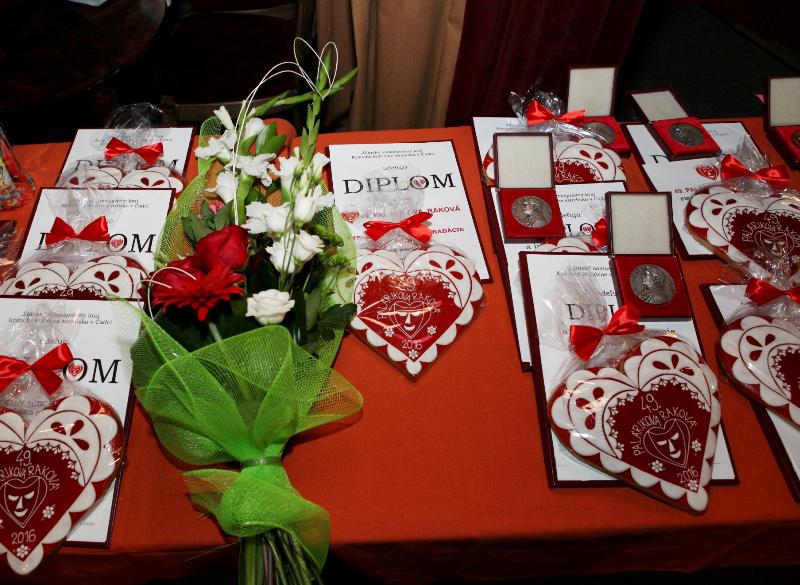divadeln_srdce_-_symbol_palrikovej_rakovej.jpg divadeln_srdce_-_symbol_palrikovej_rakovej.jpg