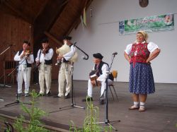 Starobyl&yacute; goralsk&yacute; folkl&oacute;r priniesla aj ľudov&aacute; hudba Magura z oravsk&eacute;ho Siheln&eacute;ho