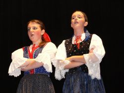 Talentované speváčky FS Drevár z Krásna nad Kysucou - Erika Šutá a Zuzana Gacíková