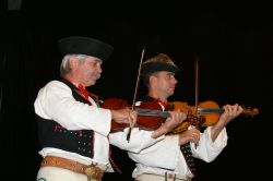 Jozef Pavlusík a Miro Bízik z Vajčovskej muziky z Horného Vadičova
