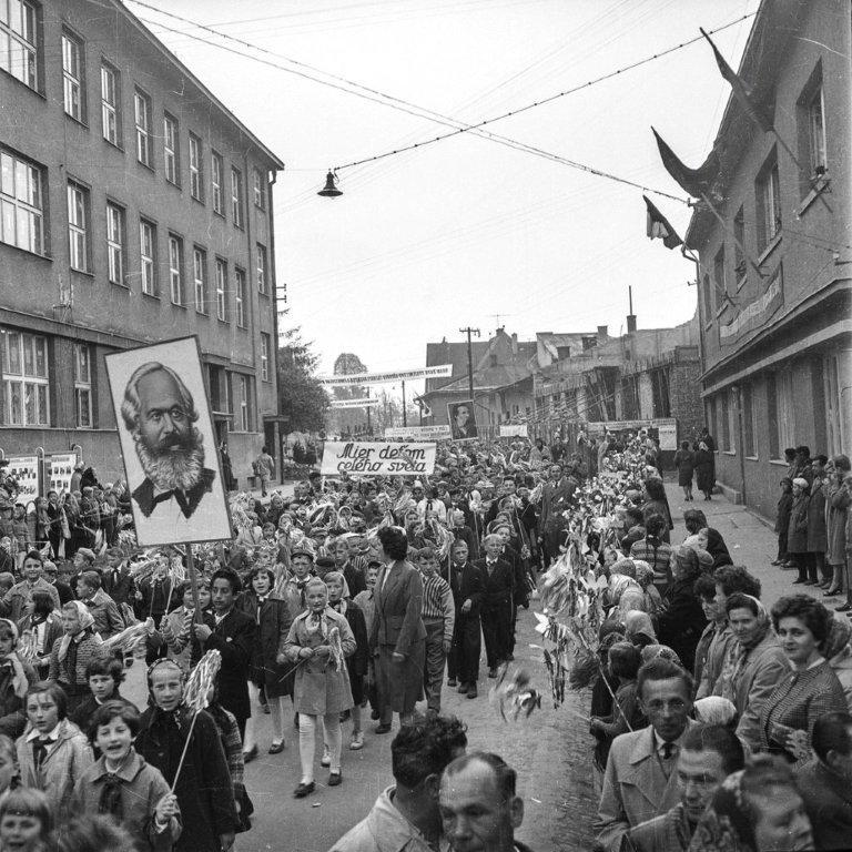 prvomjov_sprievod_1961_adca.jpg