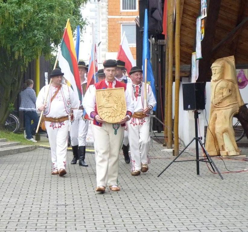 slavnostny_sprievod_prichadza.jpg