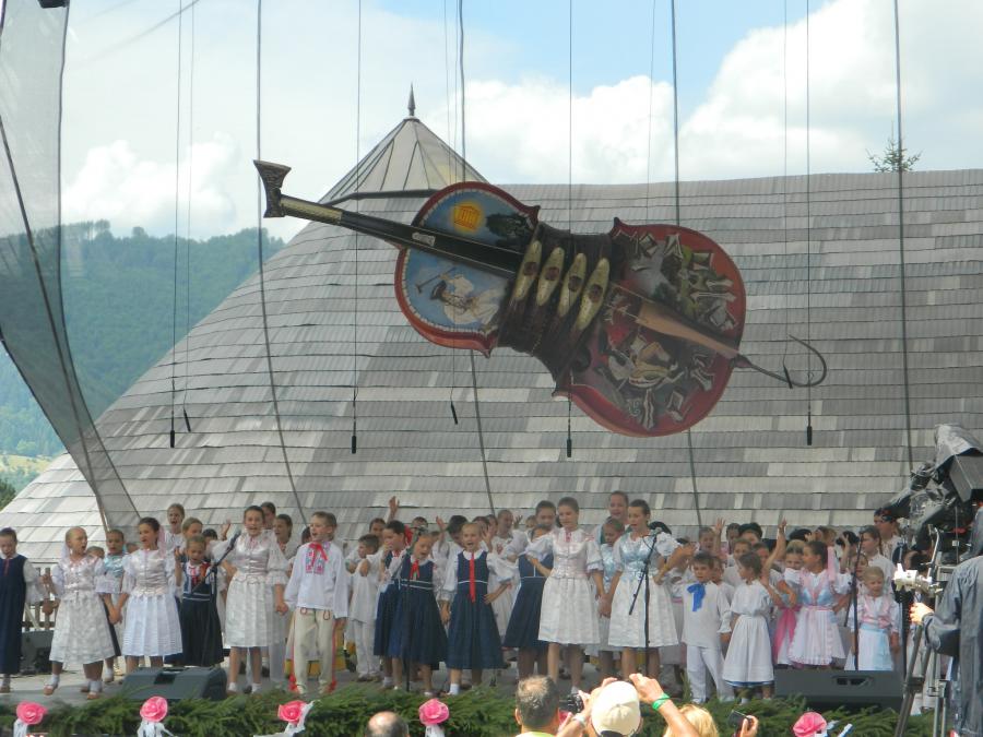 spolon_zveren_piese.jpg
